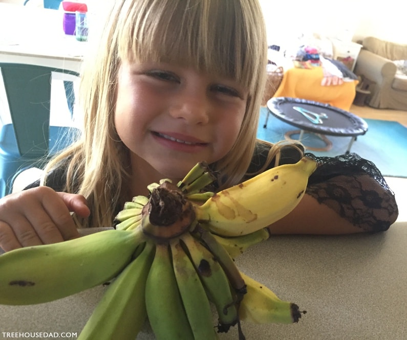 girl with bananas